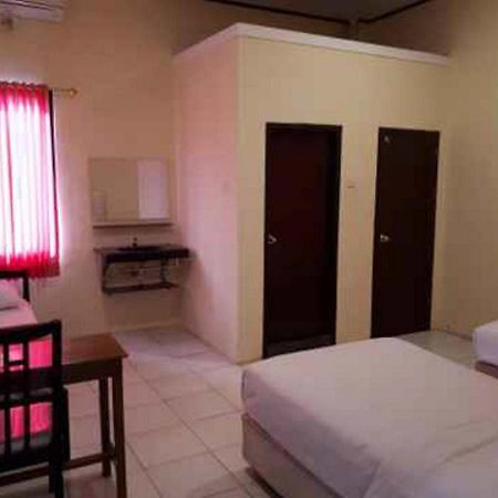 Reddoorz At Hotel Rumberpon סורונג מראה חיצוני תמונה